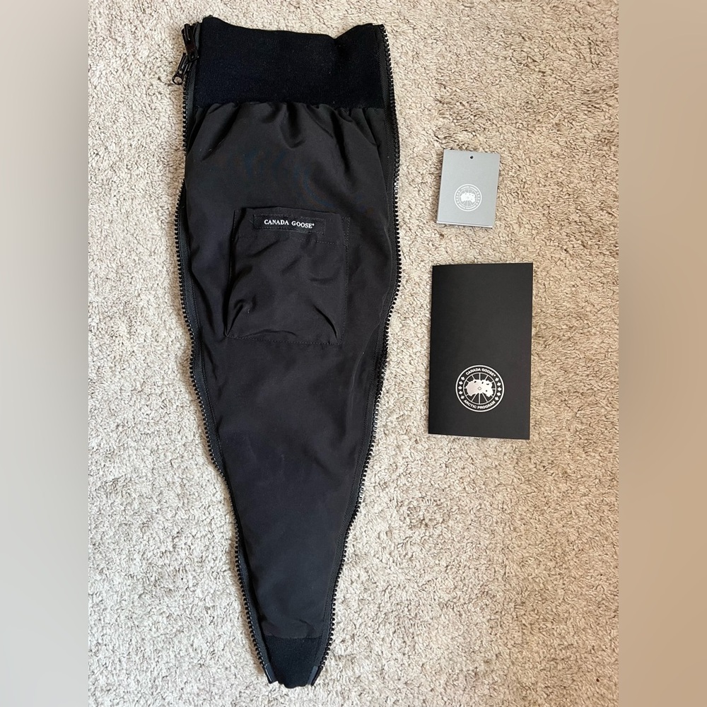 Canada Goose pregnancy extension panel size C, like new!